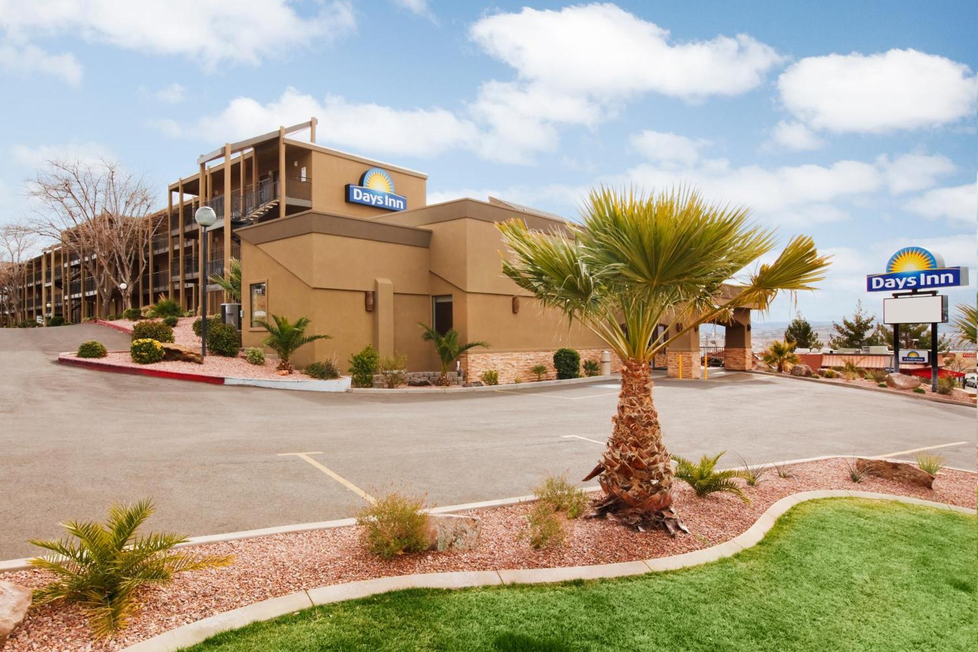 Days Inn By Wyndham St. George Bagian luar foto